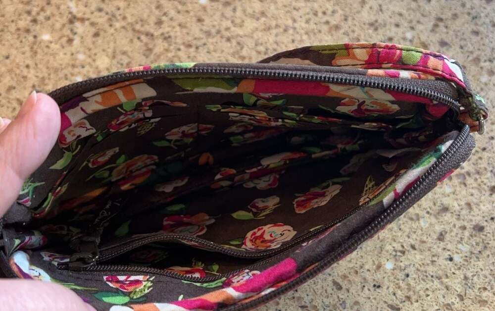 Vera Bradley brown floral zippered wristlet, 8“ x 4“ x 2“ - Picture 5 of 6